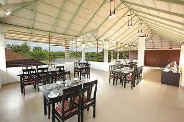 Grand Ayur Island Hotel Perumbalam 3*,