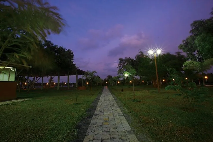 *** Resort Grand Ayur Island Hotel Perumbalam India