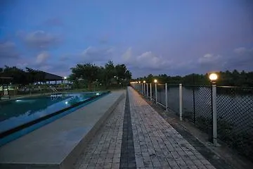 Grand Ayur Island Hotel Perumbalam
