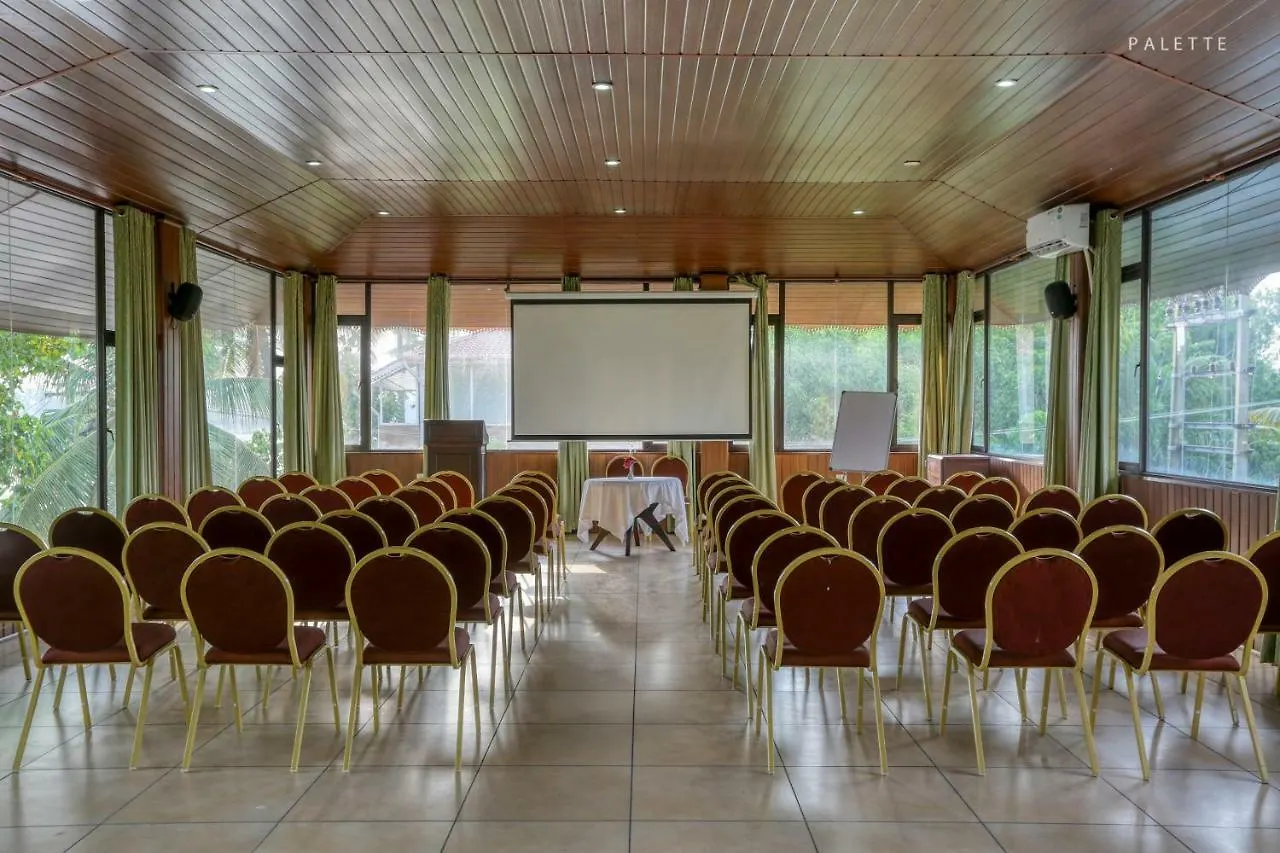 Resort Grand Ayur Island Hotel Perumbalam